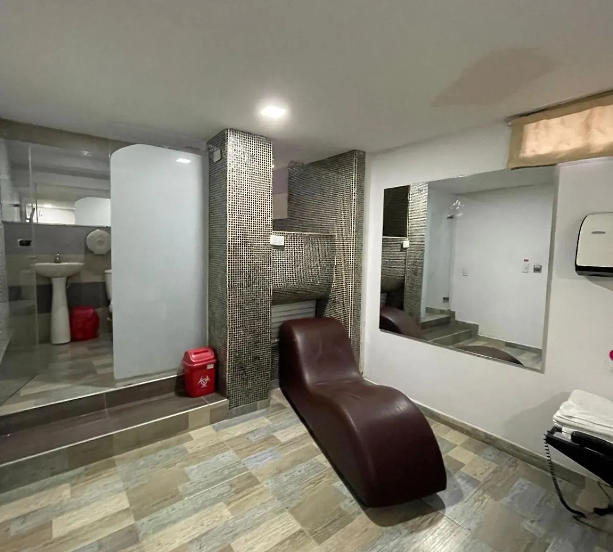 Love hotel Motel Caramelo Cali
